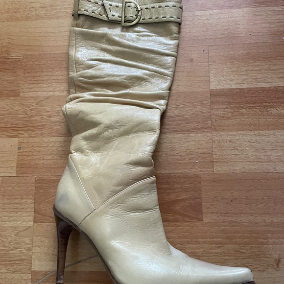 Boots - Picture 9 of 9